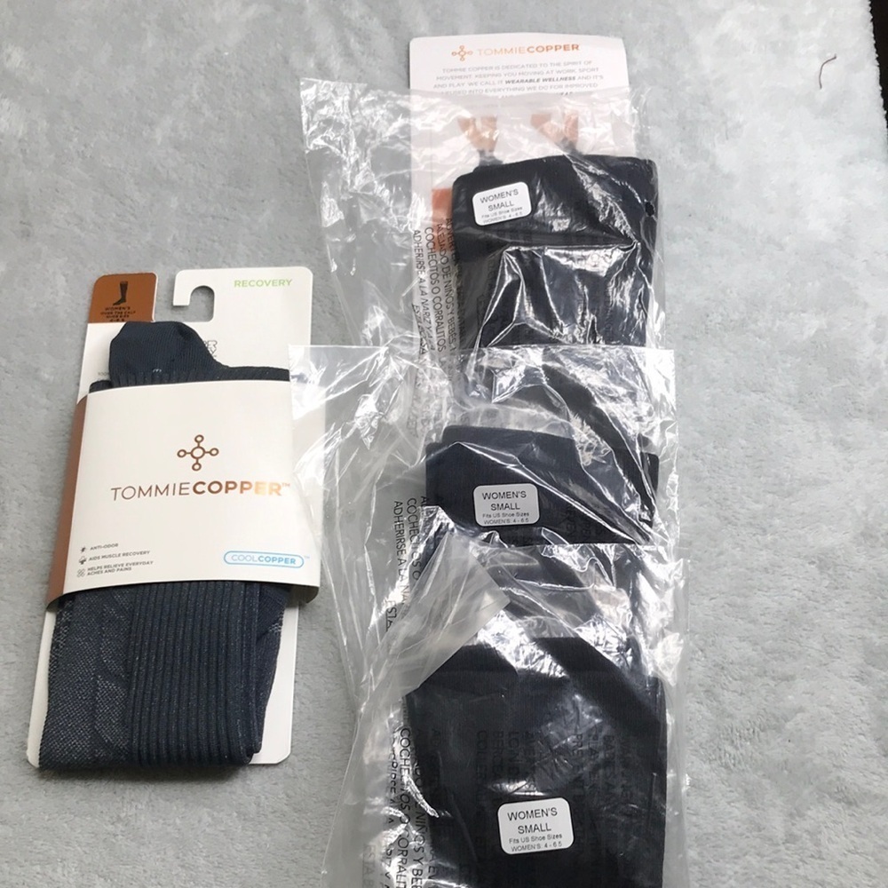Tommie Copper Women's Over the Calf Recovery Socks & 1 Pair Compression Socks S